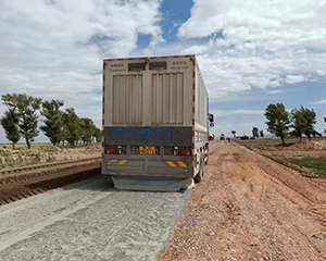 九州陸達(dá)牌粉料撒布車(chē)助力陜西榆林道路建設(shè)